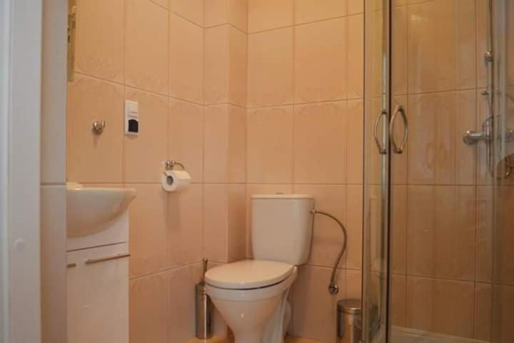 Pokoje Goscinne W Ratuszu Ogrodzieniec Exterior foto