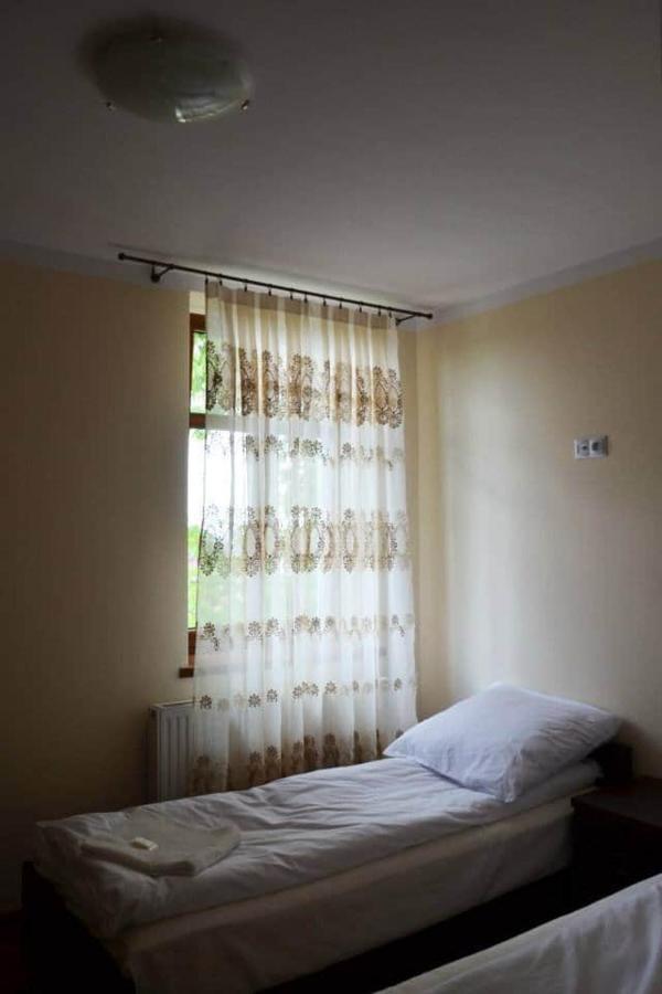 Pokoje Goscinne W Ratuszu Ogrodzieniec Exterior foto