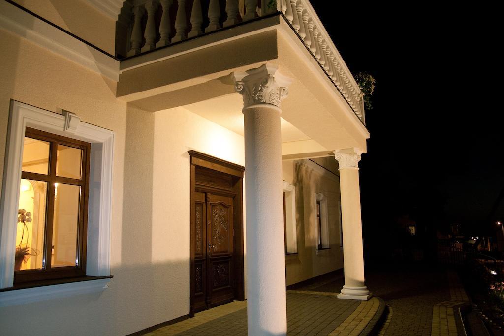 Pokoje Goscinne W Ratuszu Ogrodzieniec Exterior foto