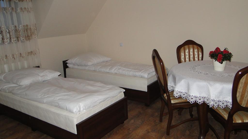 Pokoje Goscinne W Ratuszu Ogrodzieniec Zimmer foto