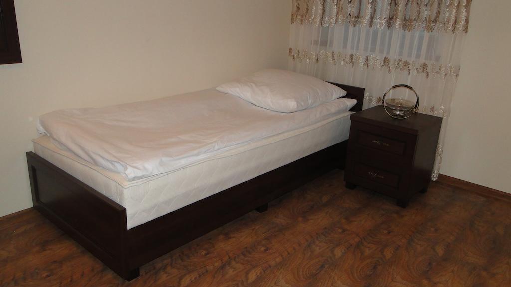 Pokoje Goscinne W Ratuszu Ogrodzieniec Zimmer foto